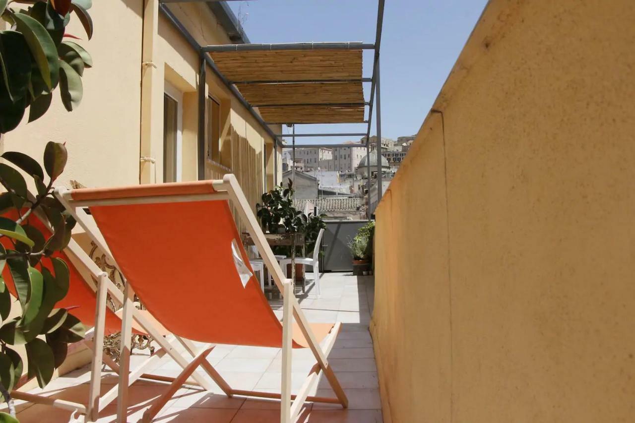Appartamento Con Terrazza Panoramica In Marina. Cagliari Extérieur photo